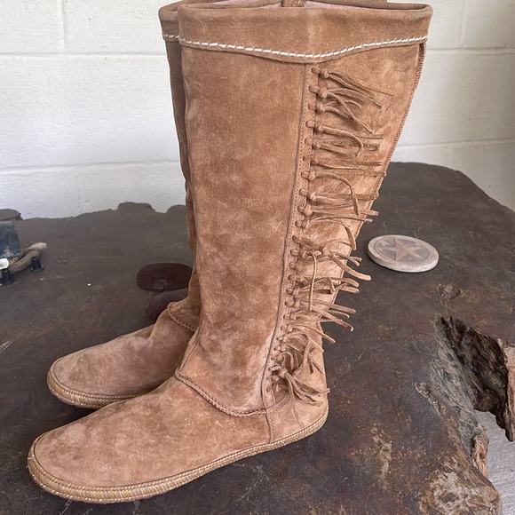 Ugg Australia Mammoth Suede Fringe Boots, EUC - Picture 3 of 10